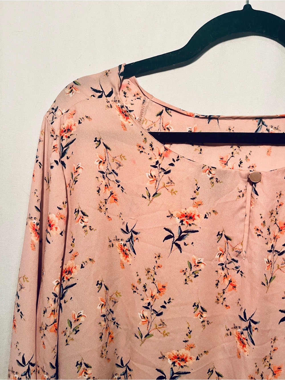 Pink Blouse with Floral Pattern - Picture 3 of 5